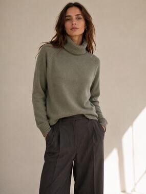 Carin Wester ETNA 100% Wool Classic Turtleneck Sweater in Sage Green, Large